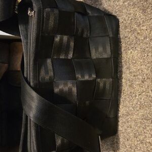 Harvey's- Seatbelt Purse - EUC